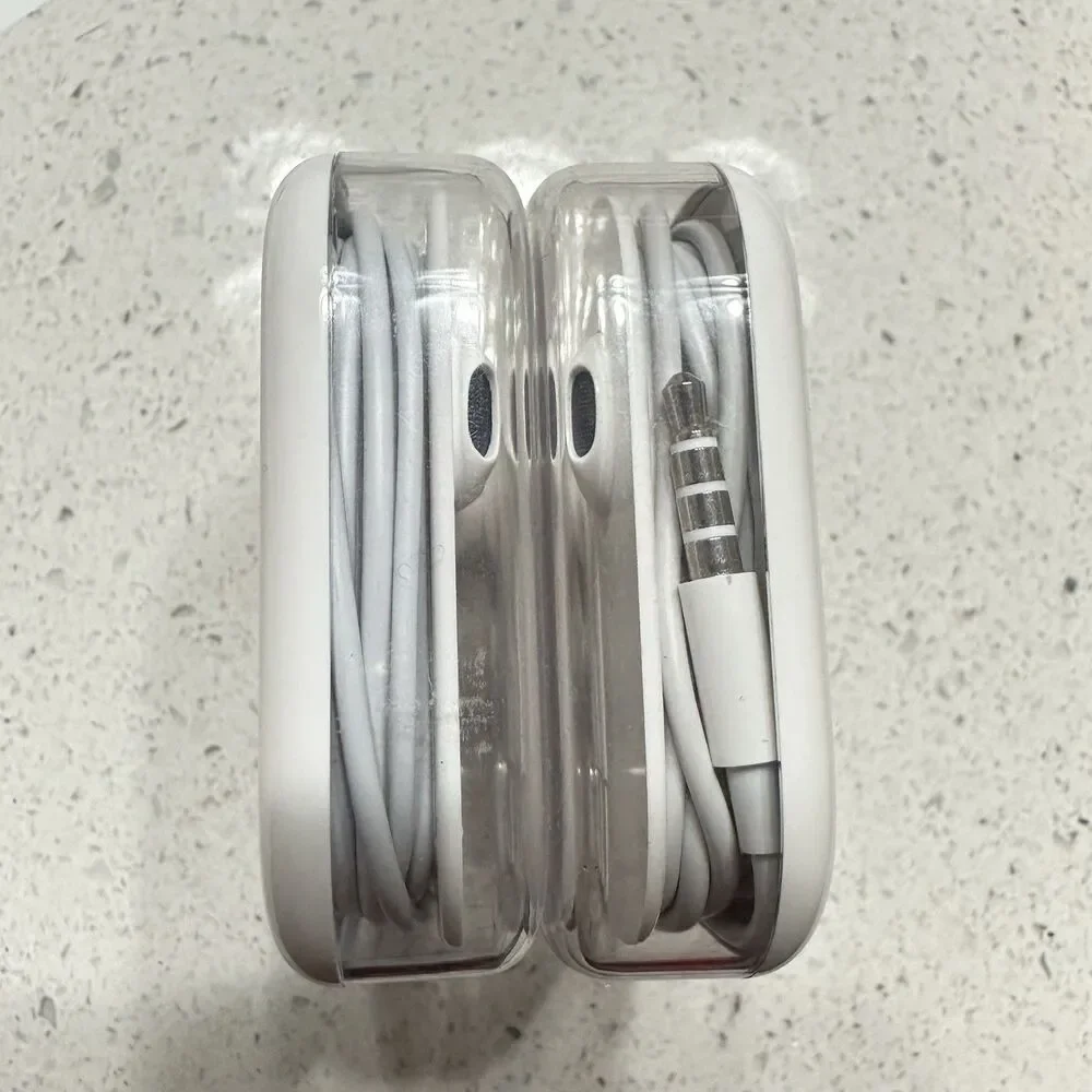 Genuine OEM Apple iPhone 3.5mm Jack Wired Earpods Earphones Earbuds Lot of 2